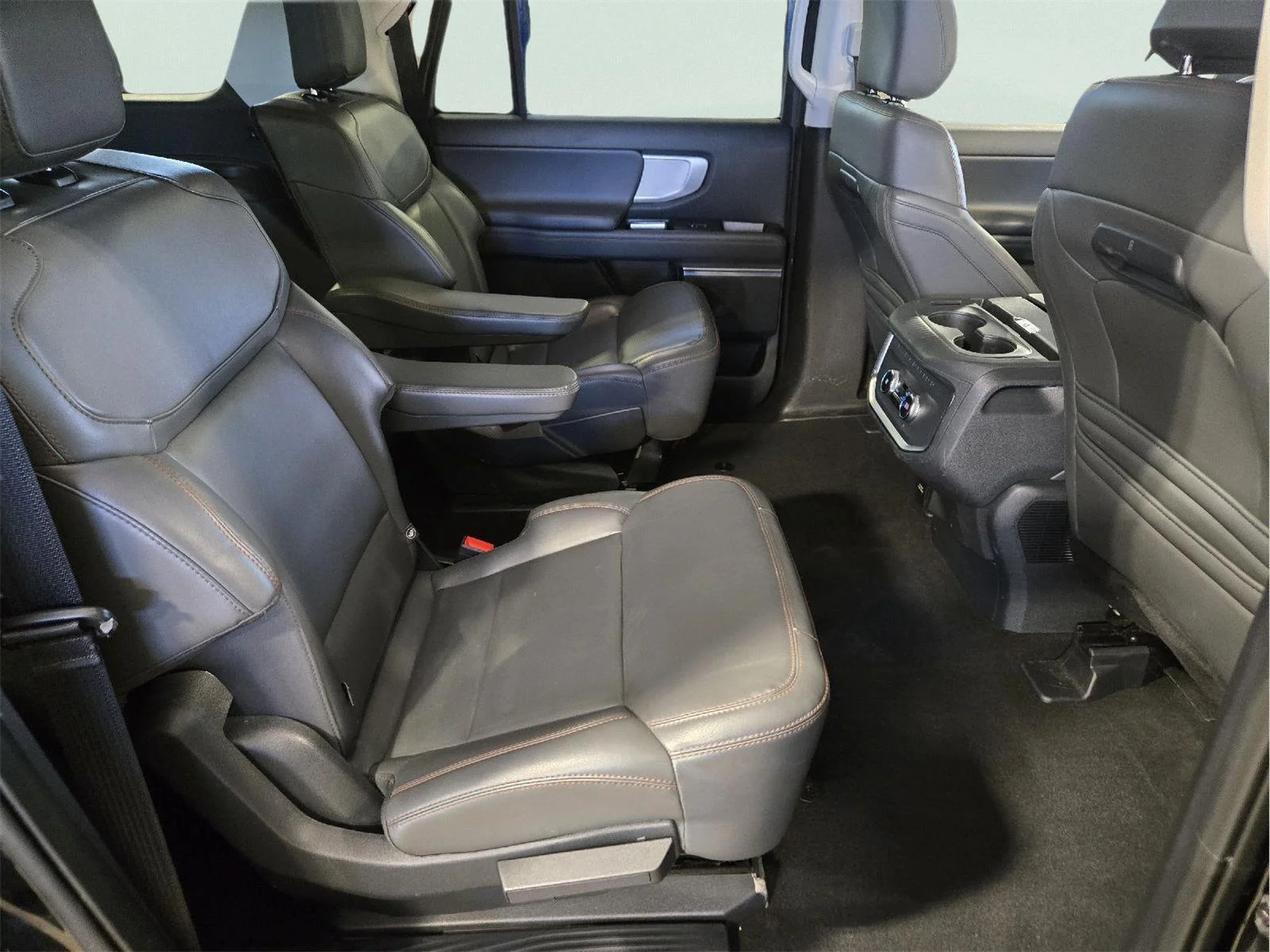 Used 2025 Agate Black Ford Active image 40