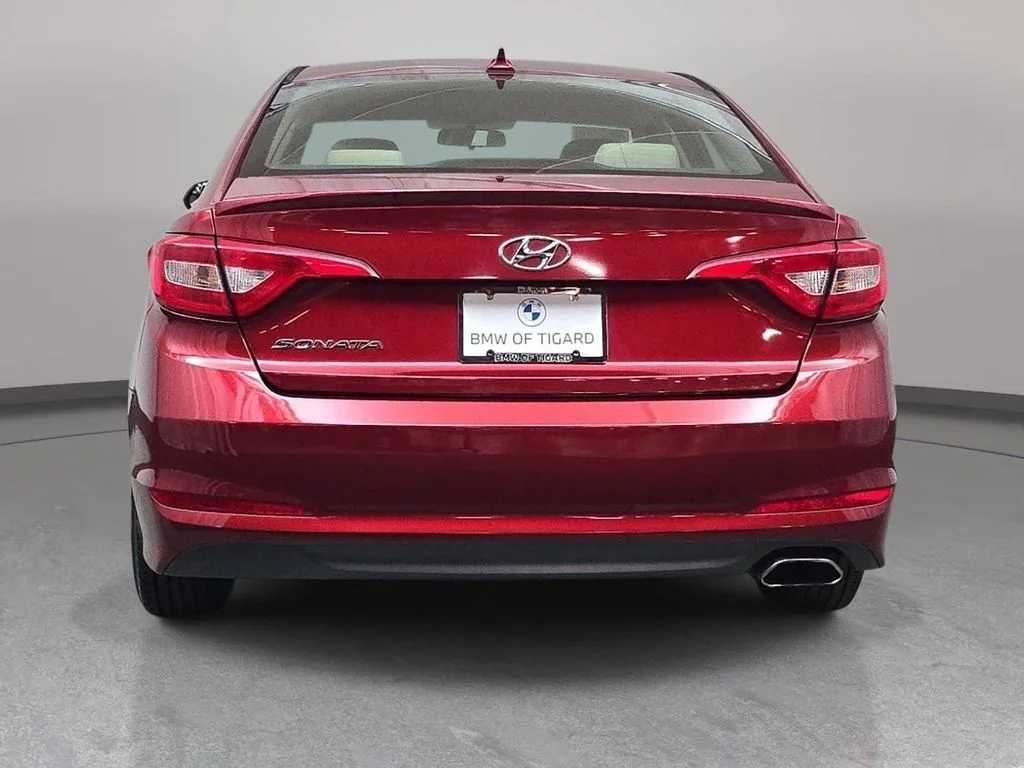 Used 2015 Venetian Red Metallic Hyundai SE image 7