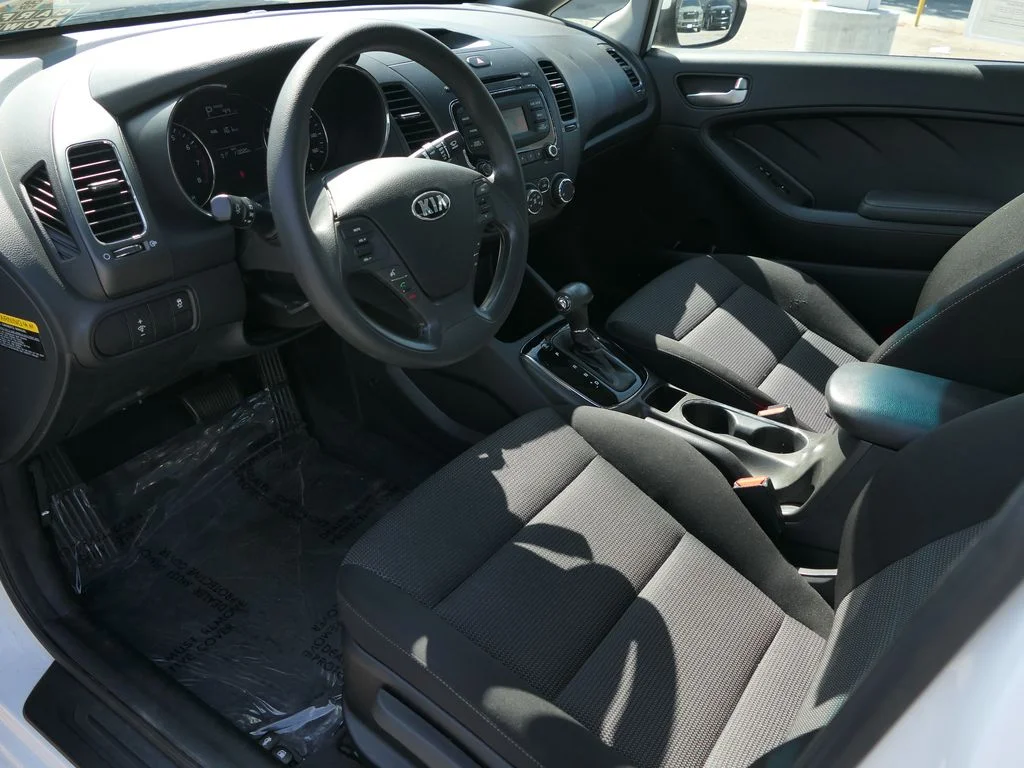 Used 2017 White Kia LX image 11