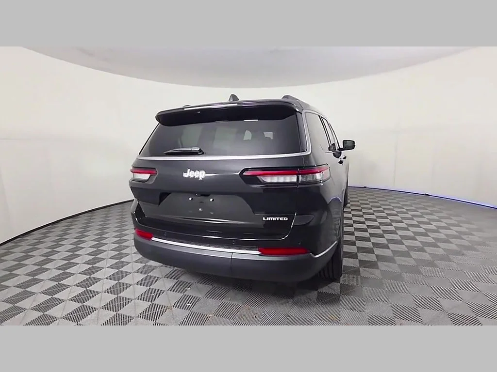 New 2026 Diamond Black Crystal Pearl-Coat Exterior Paint Jeep Limited image 27