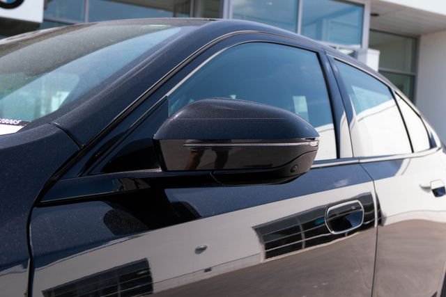 New 2027 Black Sapphire Metallic BMW 550e xDrive image 12