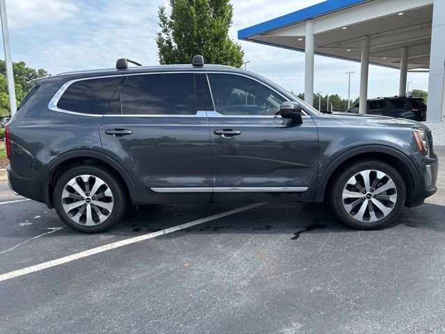 Used 2022 Gravity Gray Kia EX image 4