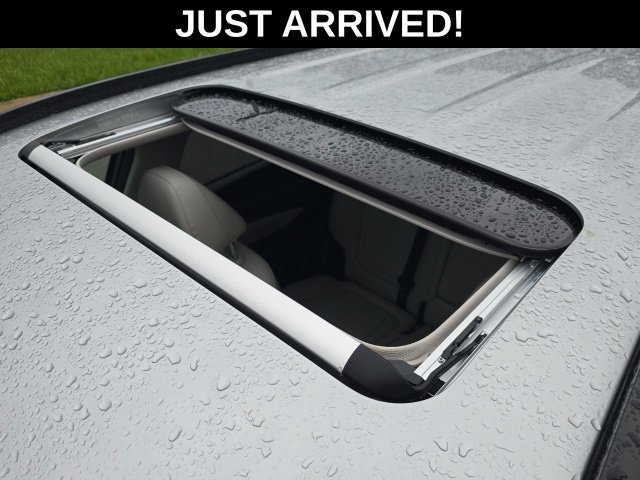 Used 2023 Silver Hyundai SEL image 5