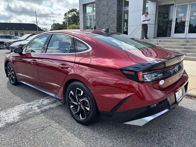 Used 2024 Red Hyundai SEL image 4