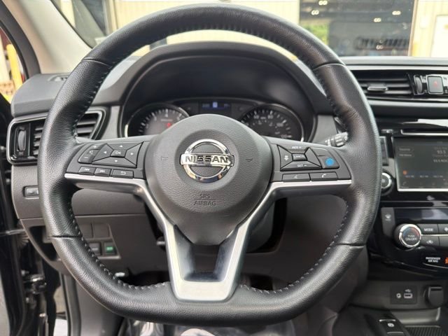 Used 2022 Black Nissan SL image 27