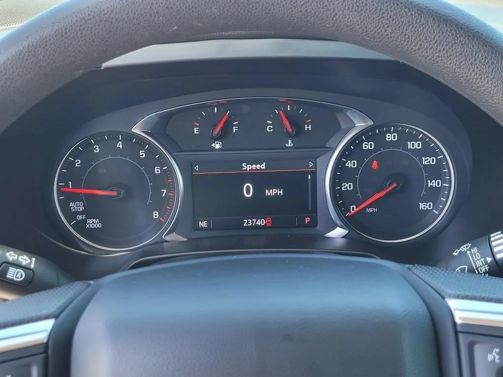 Used 2025 Summit White Chevrolet 2LT image 26