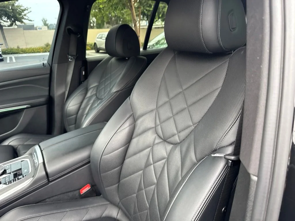 Used 2024 Black BMW sDrive40i image 3