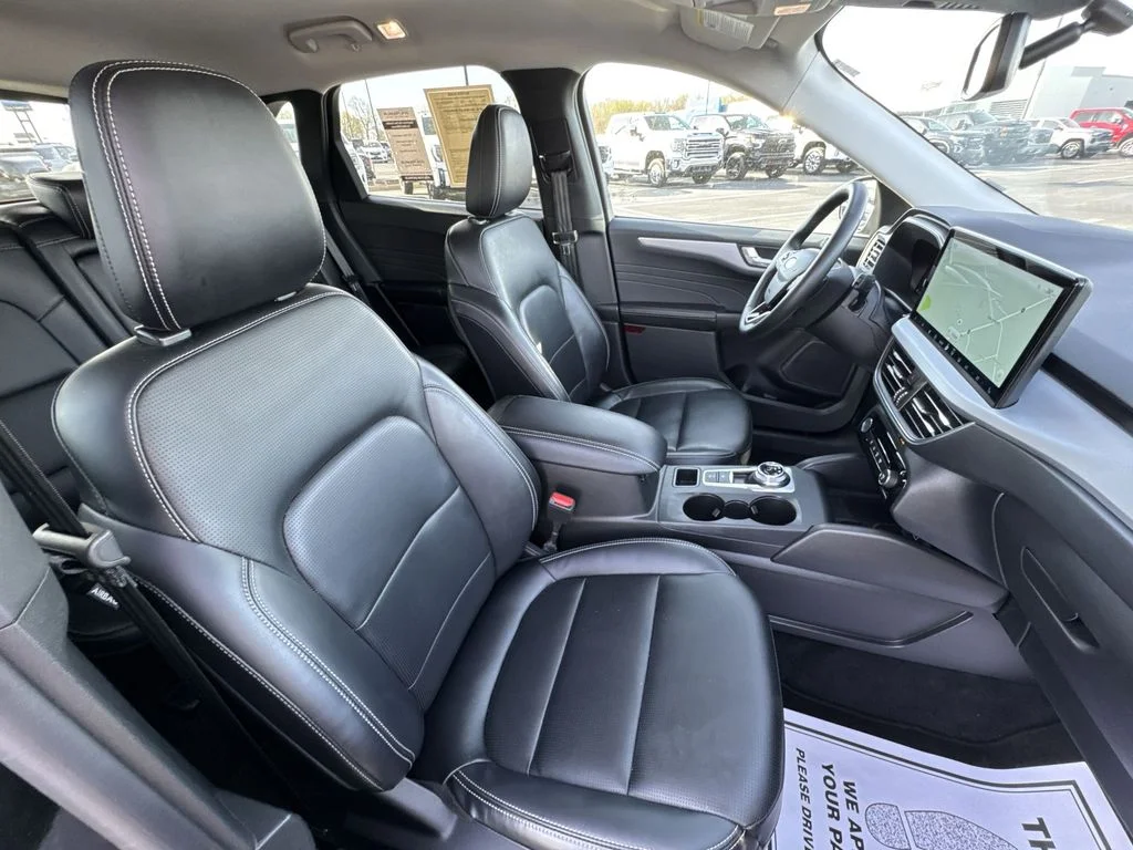 Used 2025  Ford Platinum image 24