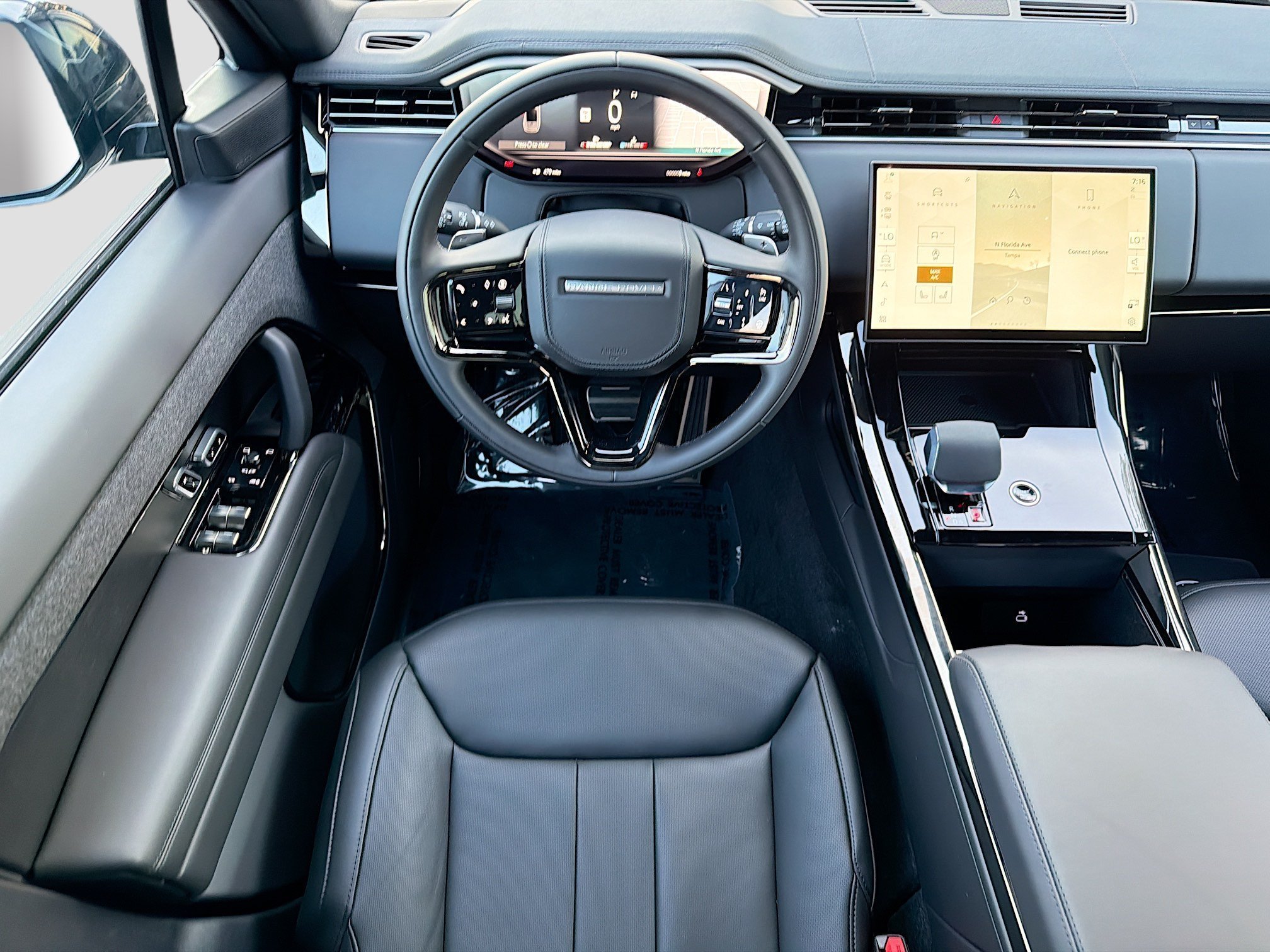 New 2026 Santorini Black LAND ROVER Dynamic SE image 16