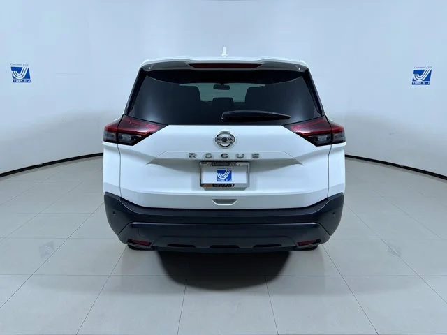 Used 2021 White Nissan S image 7