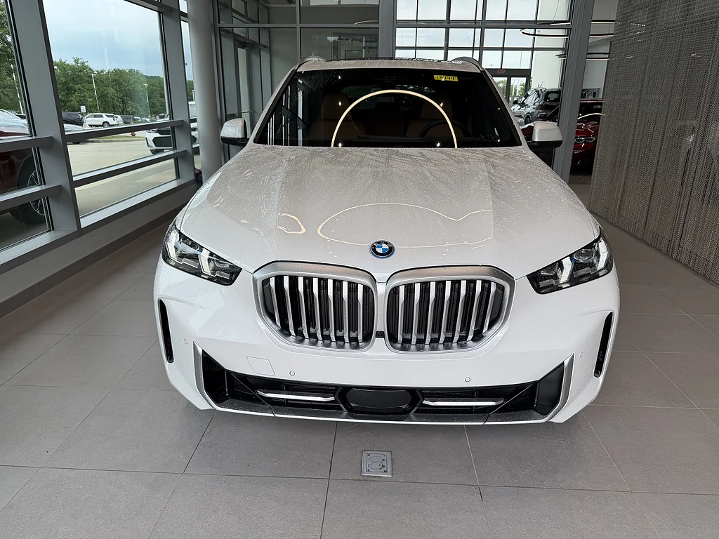 New 2026 Mineral White Metallic BMW xDrive50e image 2