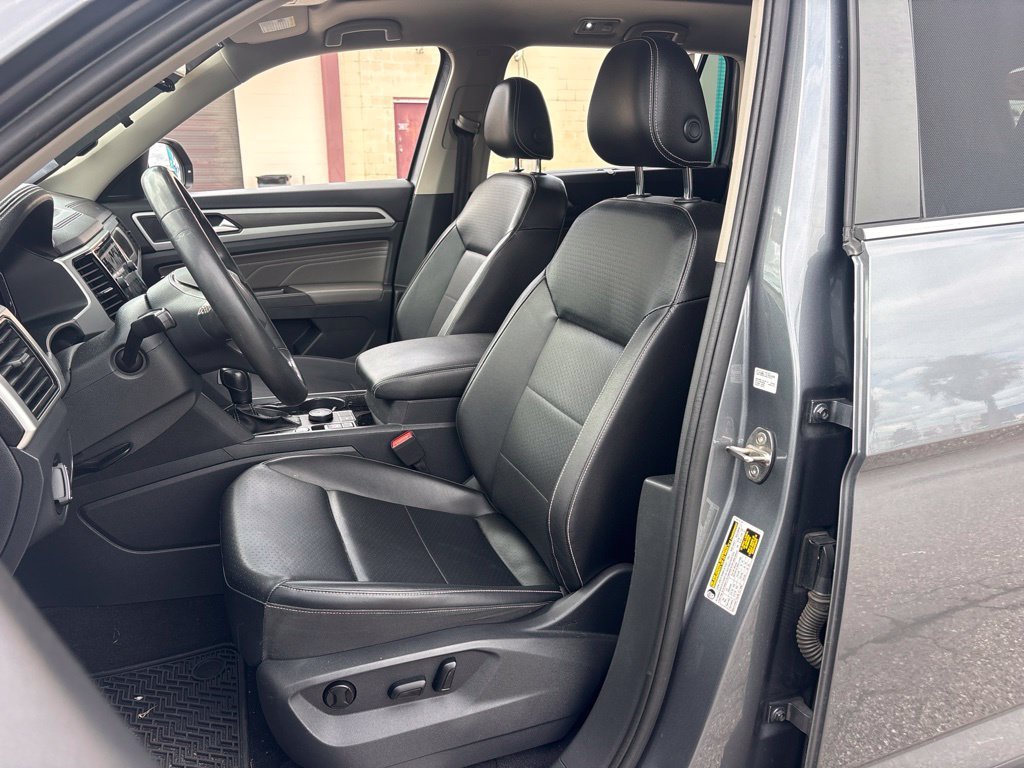 Used 2022 Gray Volkswagen 3.6L V6 SE w/Technology image 9