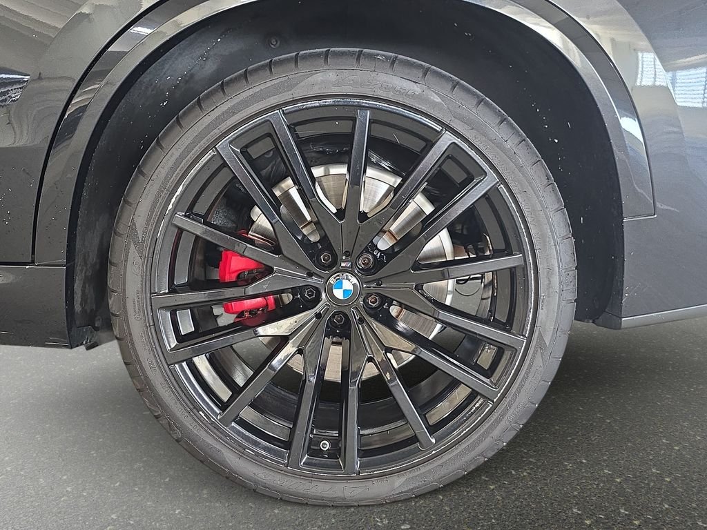 Used 2021 Black Sapphire Metallic BMW sDrive40i image 32