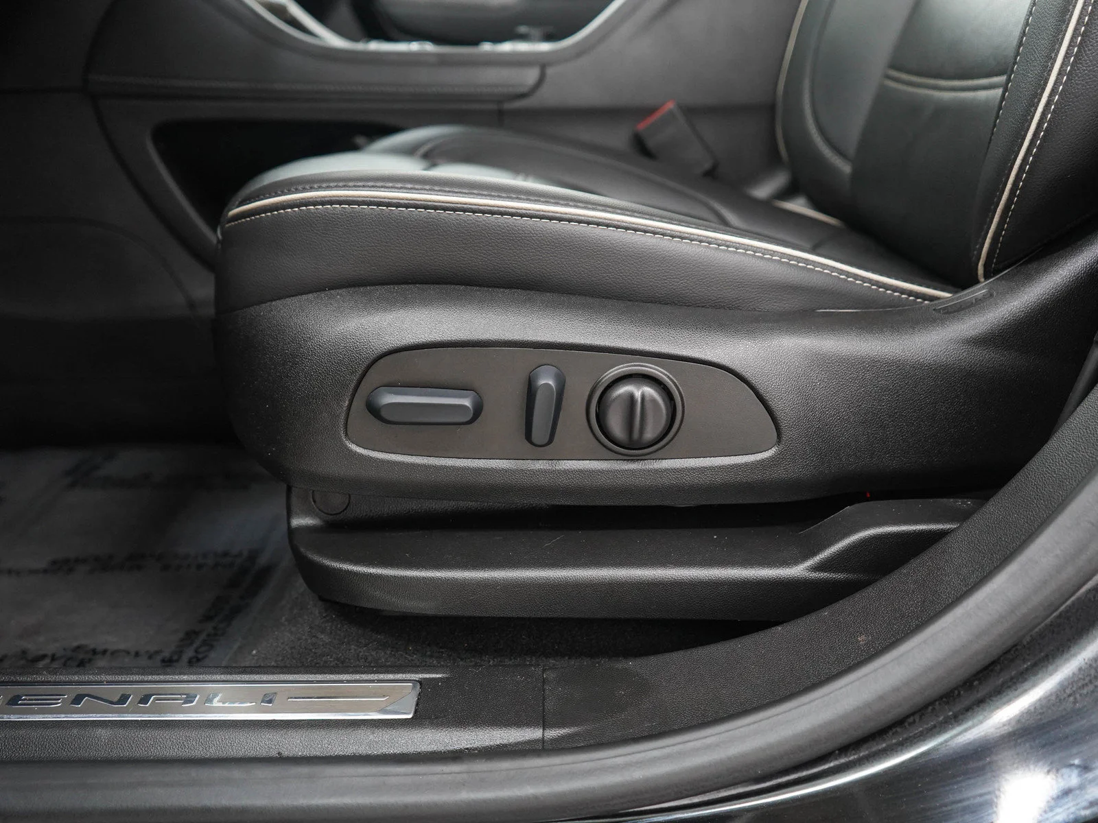 Used 2023 EBONY TWILIGHT METALLIC GMC Denali image 22