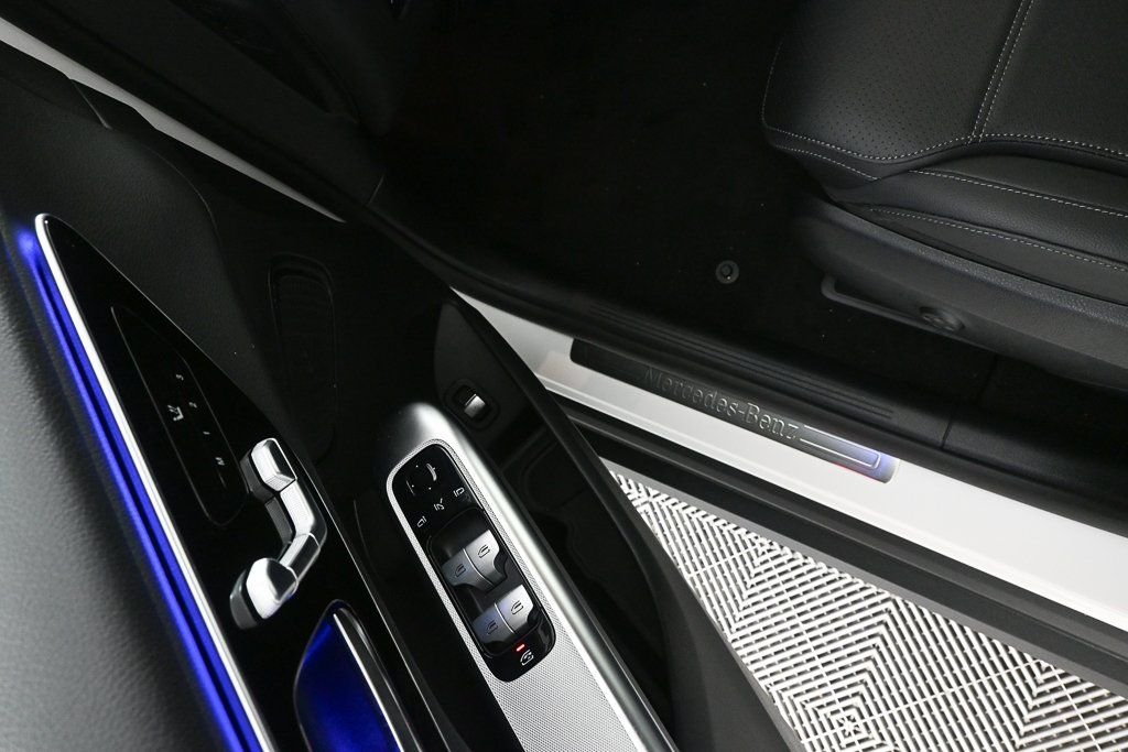 2025 Mercedes-Benz GLC Base - Photo 9