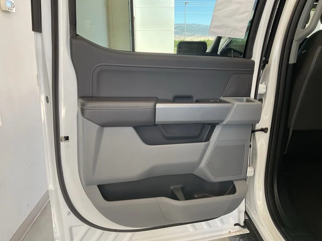 New 2026 Oxford White Ford XLT image 14