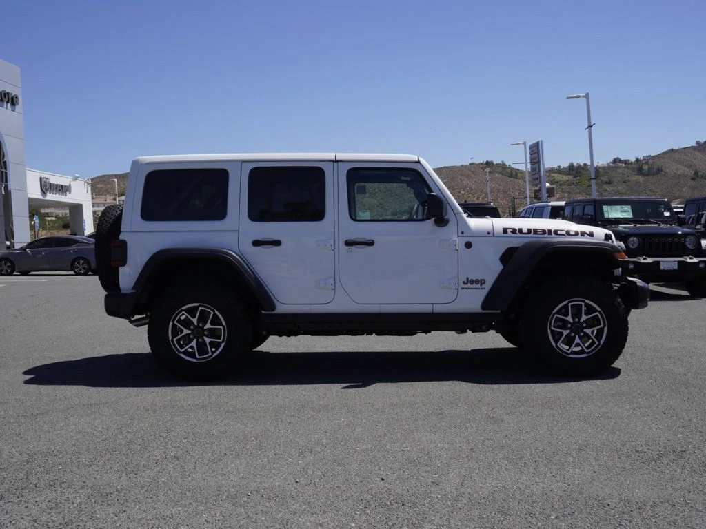 New 2026 Bright White Clear-Coat Exterior Paint Jeep Rubicon image 2