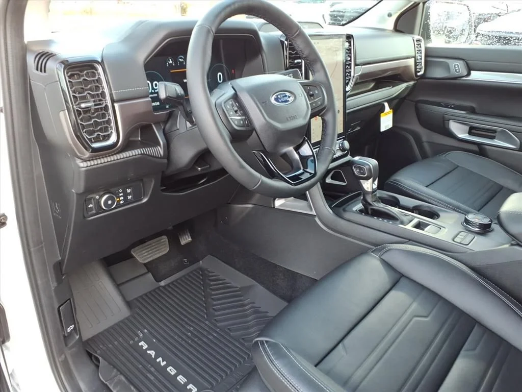 New 2025 Oxford White Ford LARIAT® image 13