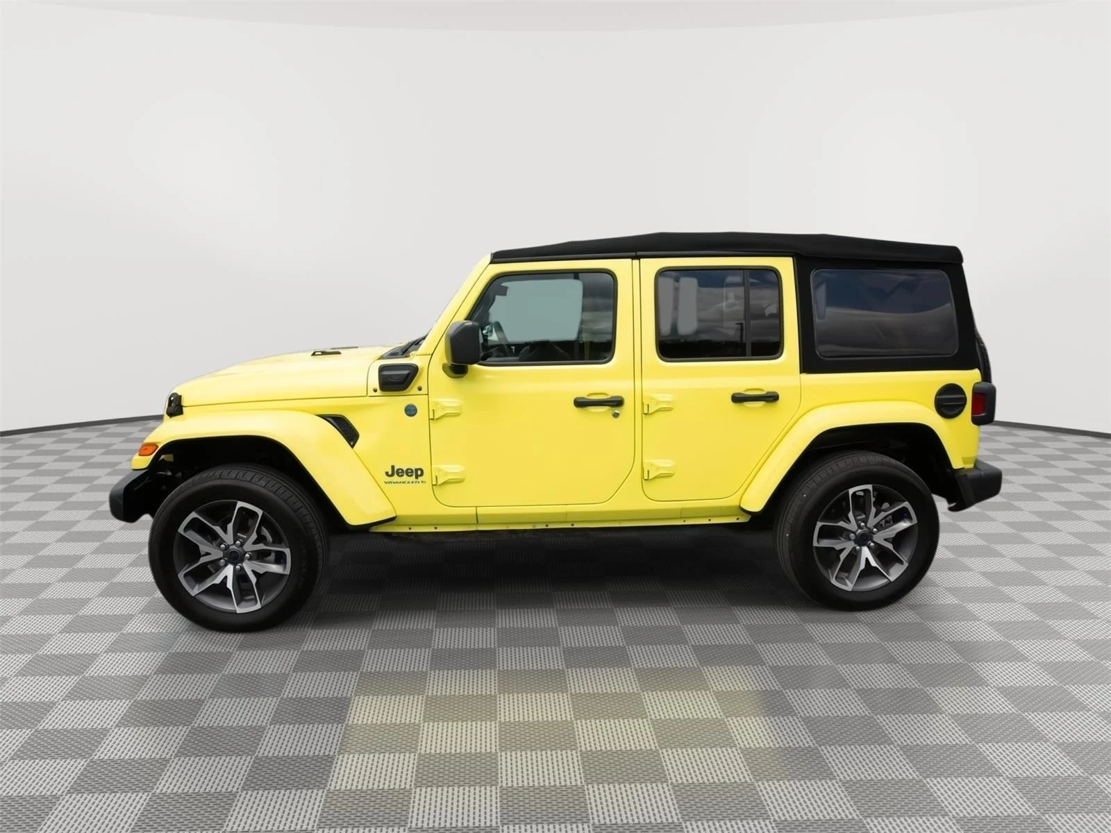 Used 2024 High Velocity Clearcoat Jeep Sport S image 8