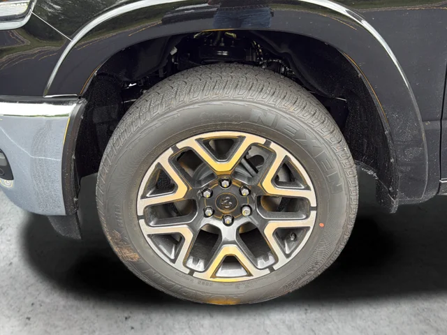New 2026 Diamond Black Crystal Pearl-Coat Exterior Paint RAM Laramie image 31