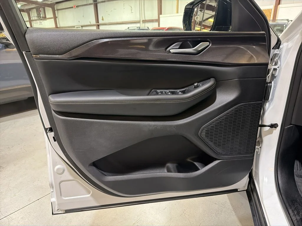 Used 2023 White Jeep Altitude X image 26