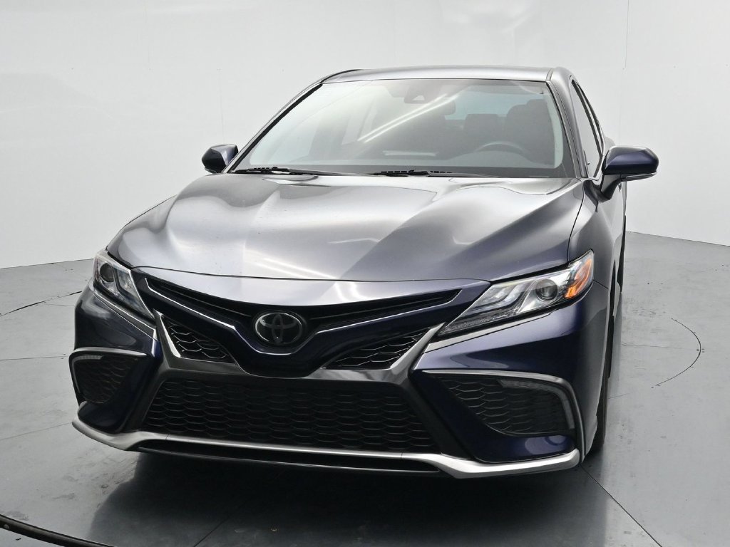 Used 2022  Toyota XSE image 3