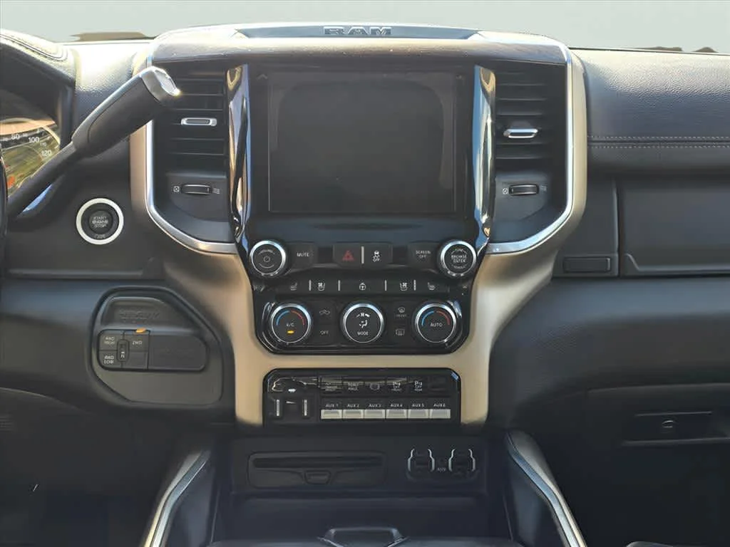 Used 2019 Diamond Black Crystal Pearlcoat Ram Laramie image 20