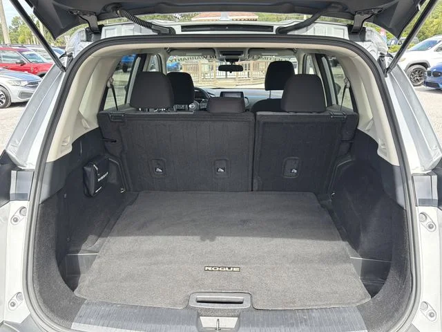 Used 2023 Silver Nissan SV image 10