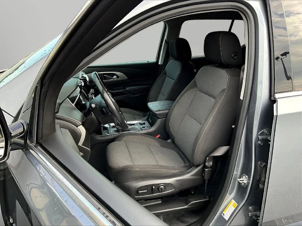 Used 2020 Gray Chevrolet LT image 25