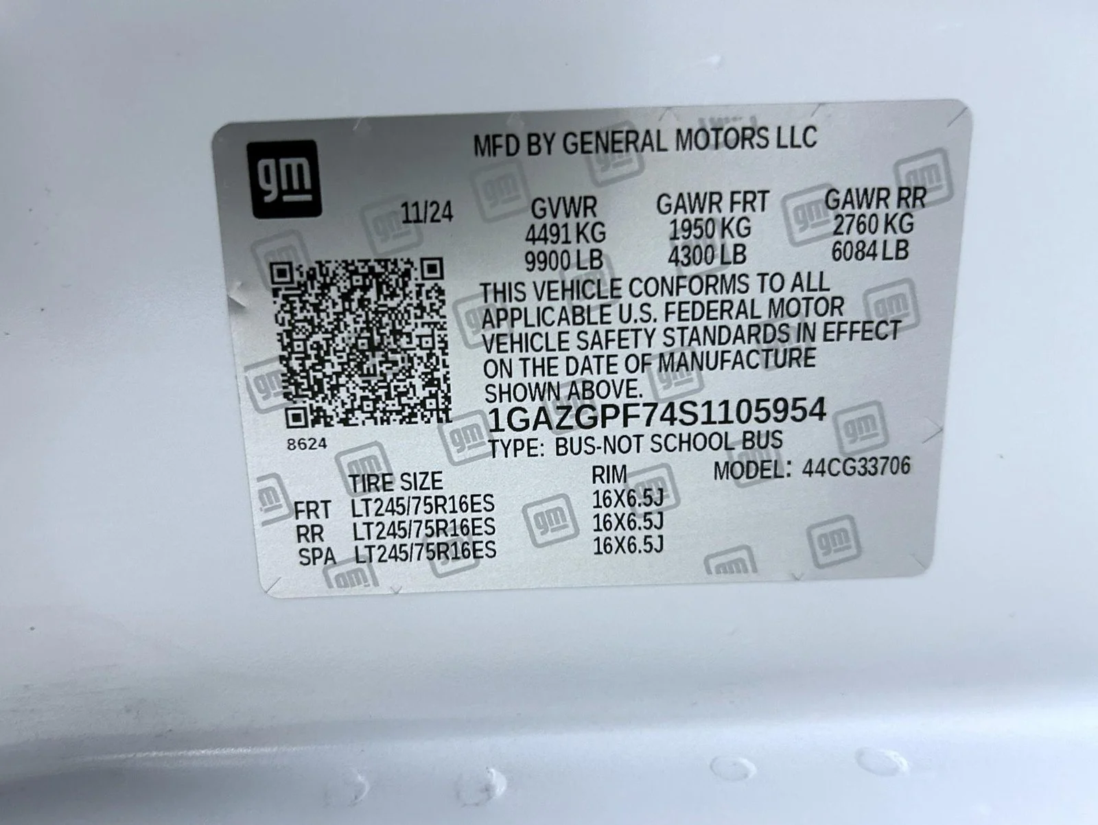 Used 2025 White Chevrolet LT image 24