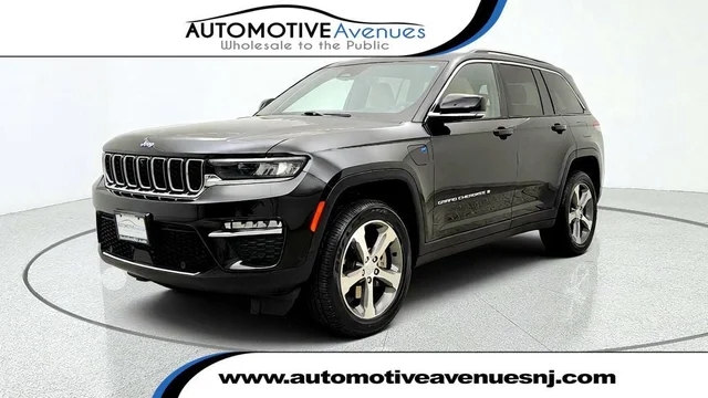 2023 Jeep Grand Cherokee 4xe 4x4 w/ Luxury Tech Group II & 20'' Machined Wheels