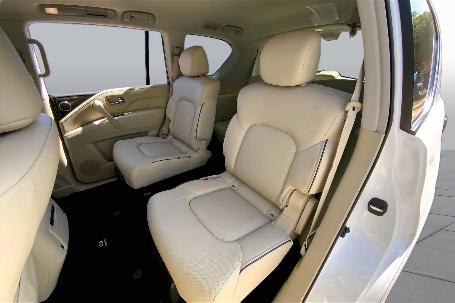 Used 2022 Moonstone White INFINITI LUXE image 21