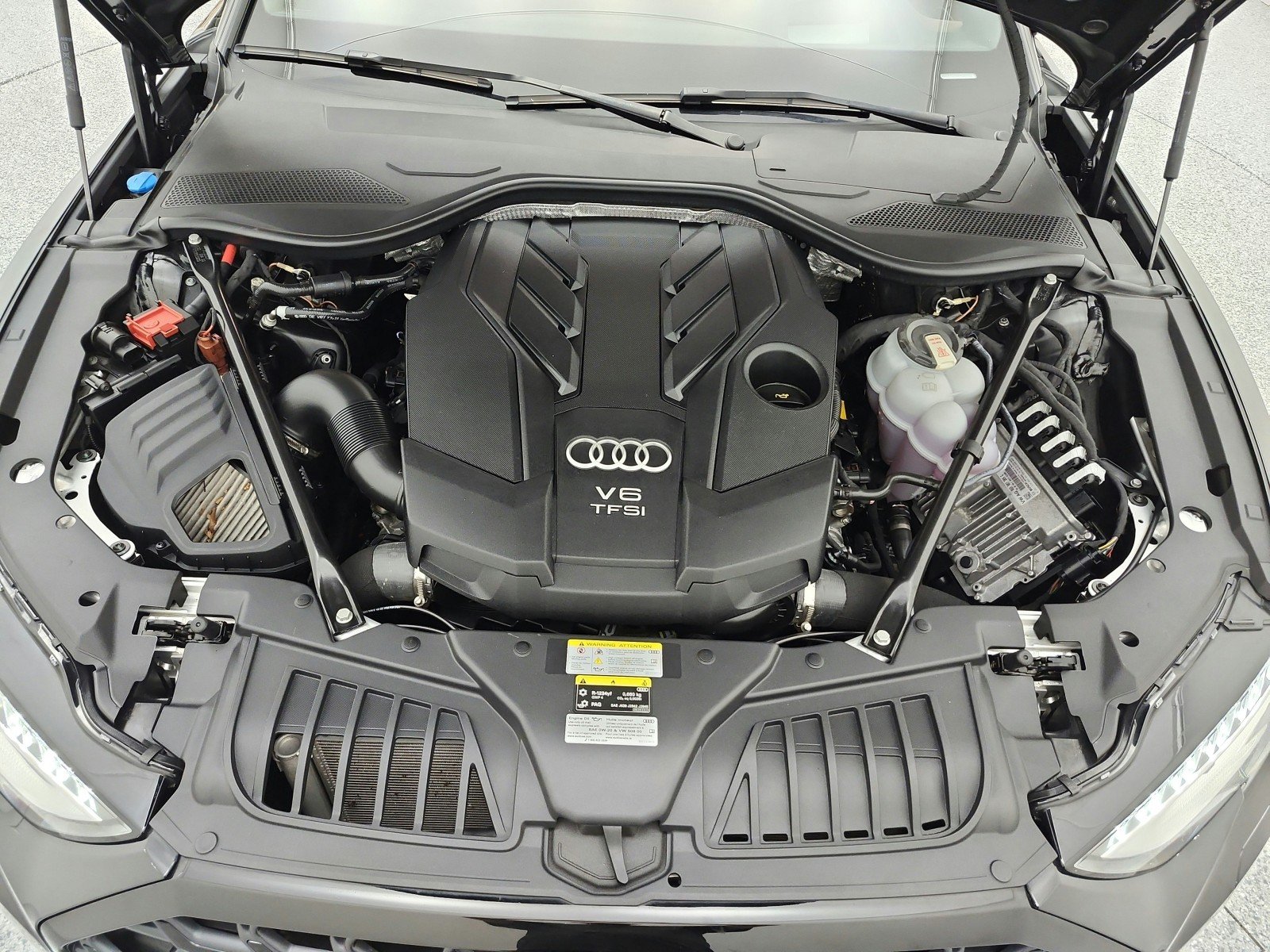 Used 2023 Mythos Black Metallic Audi L 55 TFSI quattro image 17