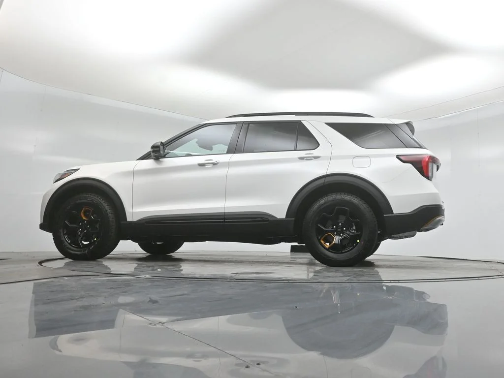 New 2026 Star White Metallic Tri-Coat Ford Tremor image 53