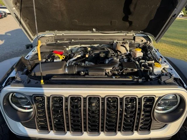 Used 2024 Silver Jeep Rubicon image 8
