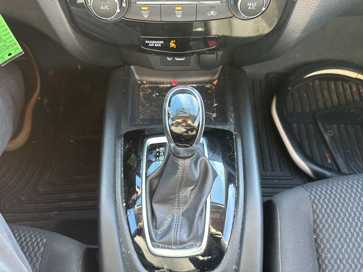 Used 2019 Glacier White Nissan S image 18