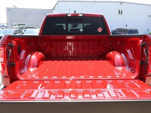 New 2026 Molten Red Pearl-Coat Exterior Paint RAM BIG HORN image 13