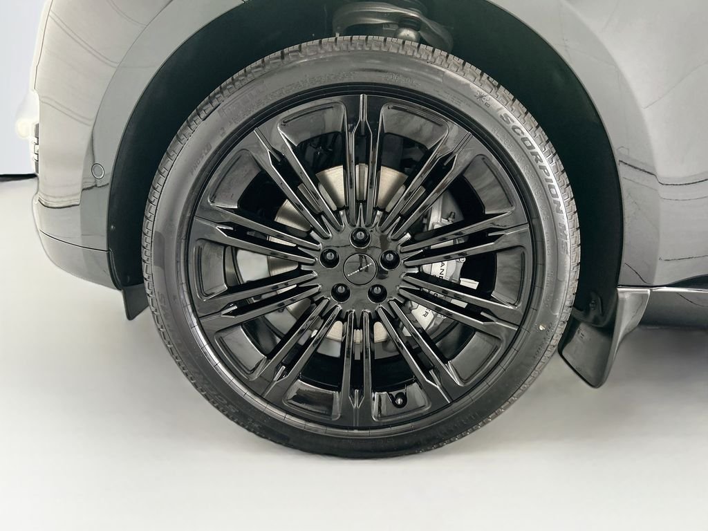 New 2026 Santorini Black Land Rover SE image 29