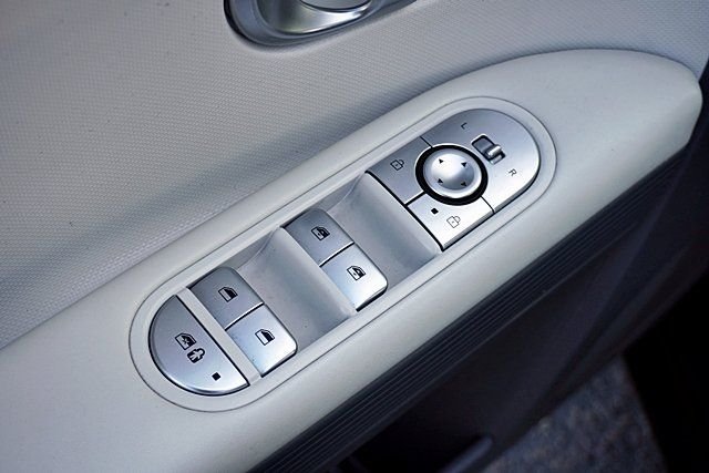 Used 2024 Black Hyundai SEL image 22