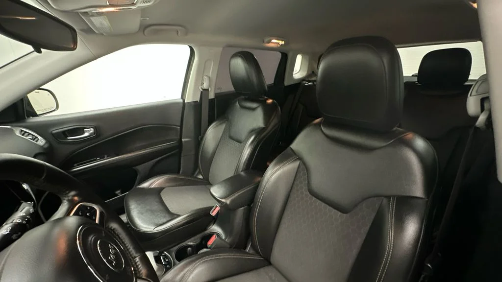 Used 2019 Black Jeep Latitude image 9