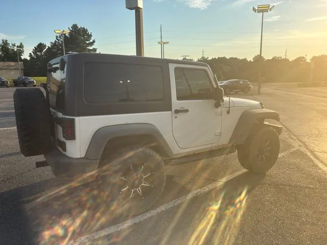 Used 2008 White Jeep X image 3