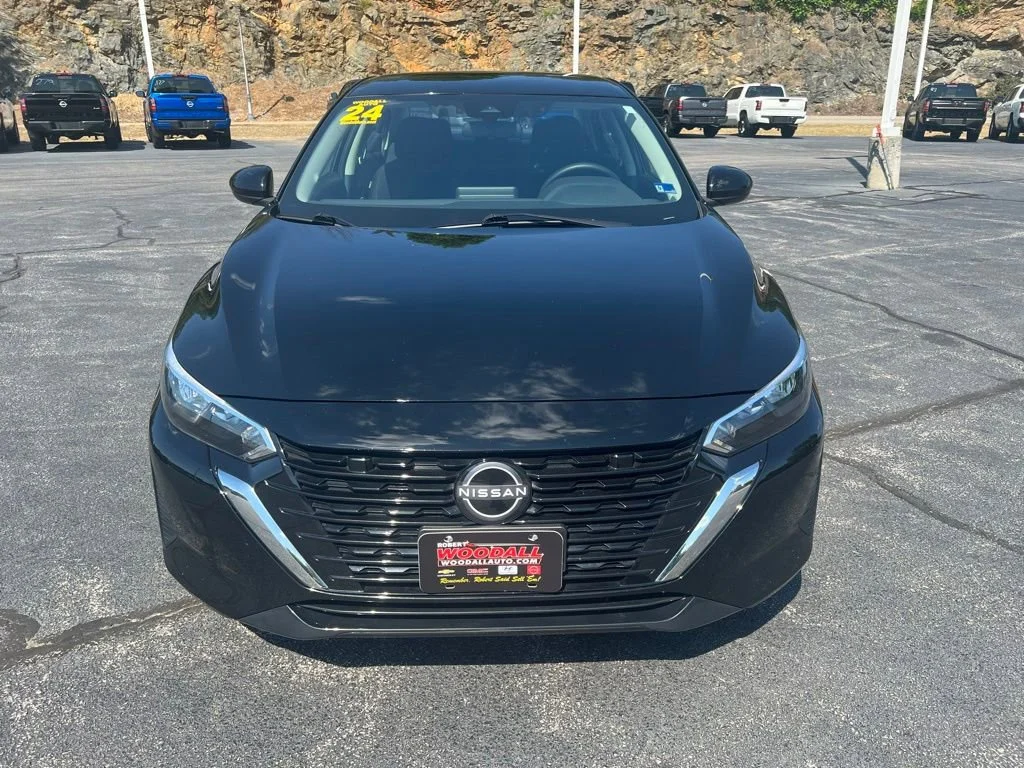 Used 2024  Nissan S image 2