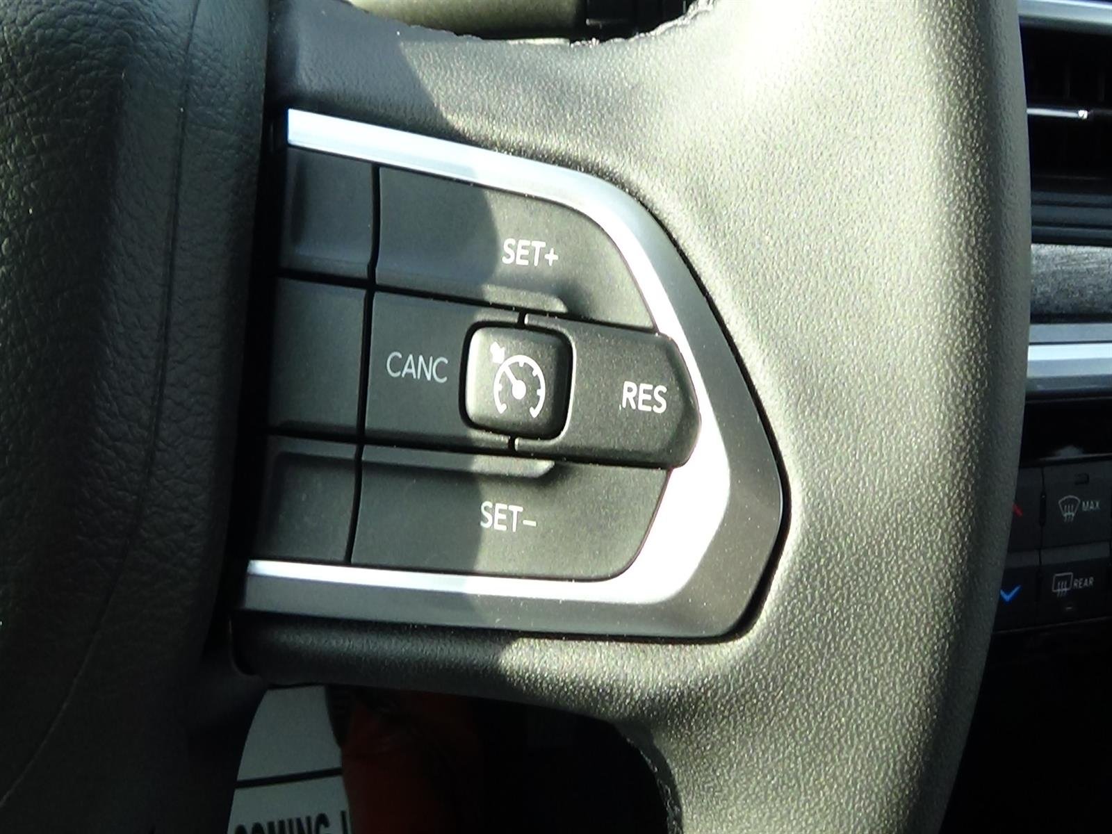 Certified Used 2025 Silver Zynith Clear Coat (pse) Jeep Latitude image 22