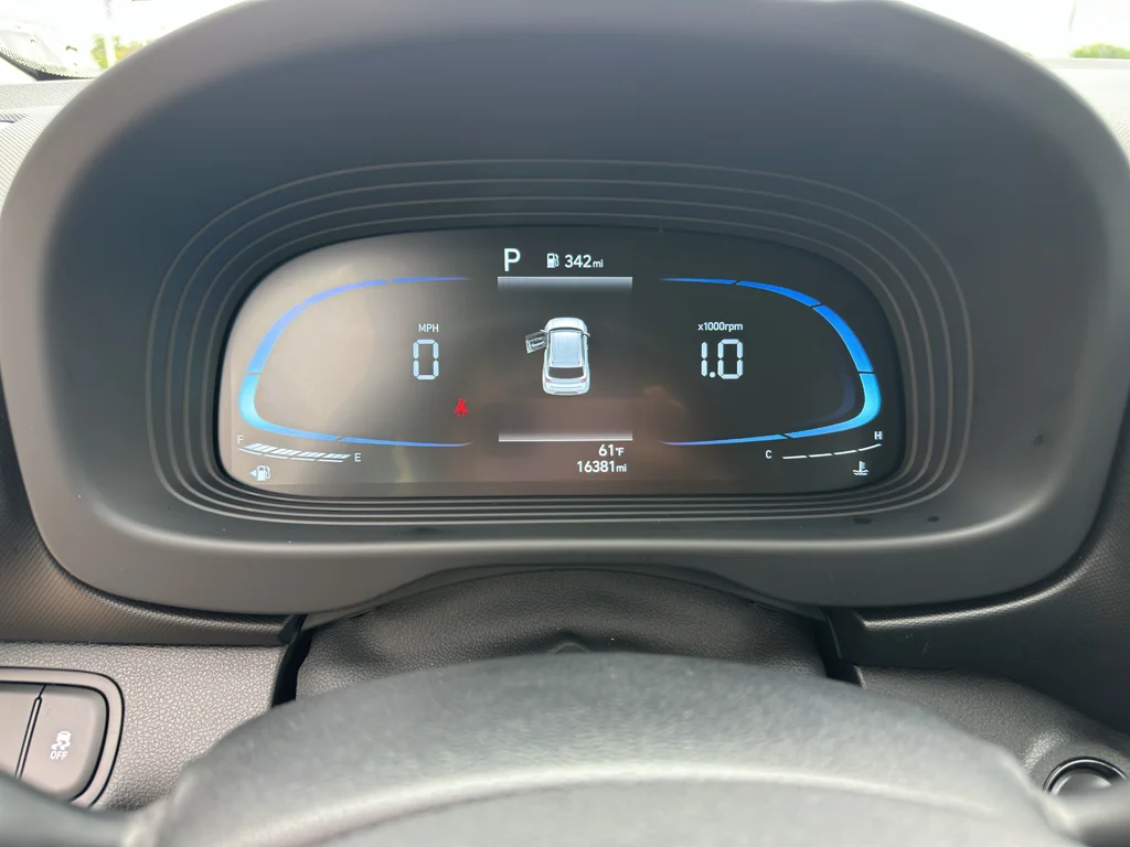 Used 2025 Onyx Black Hyundai SEL image 17