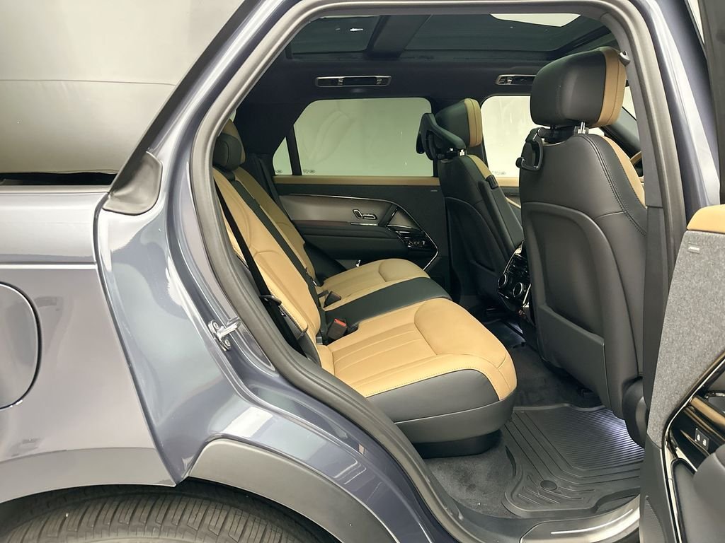 New 2027 Varesine Blue Metallic Land Rover Dynamic SE image 7