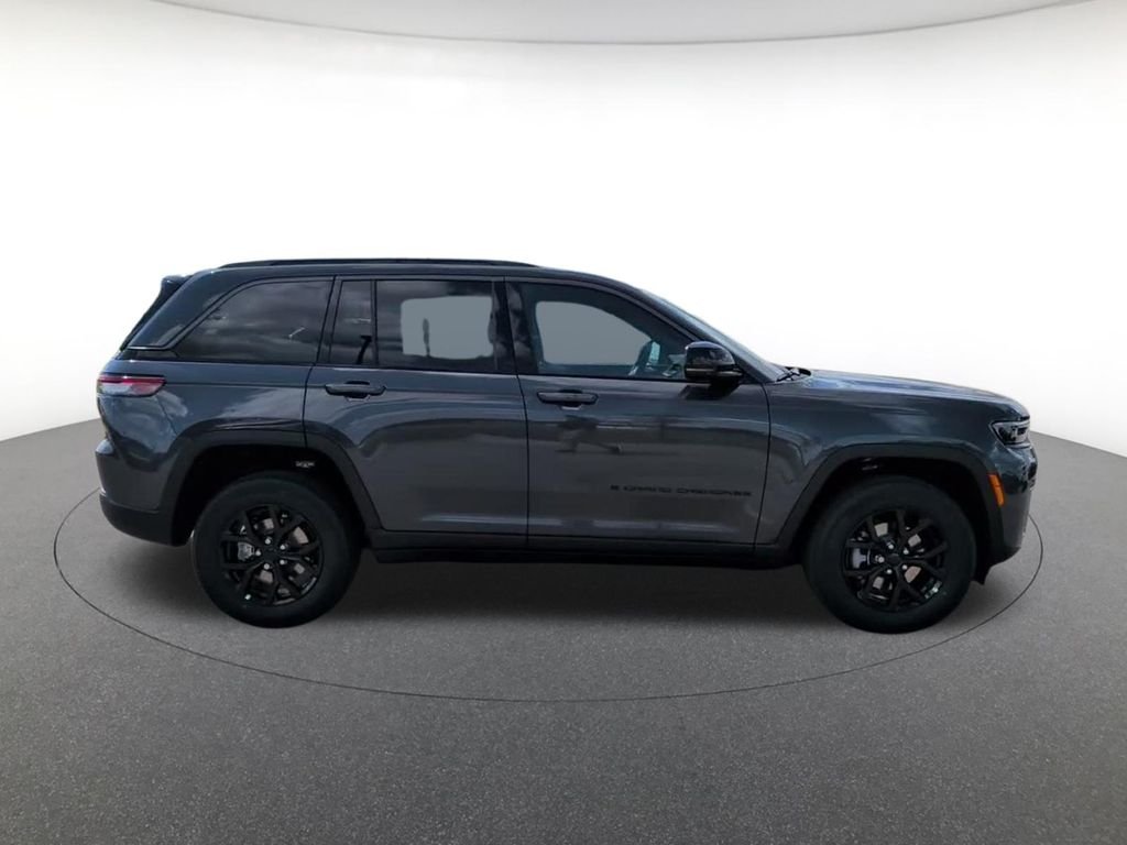 New 2026 Baltic Gray Metallic Clearcoat Jeep Altitude image 5