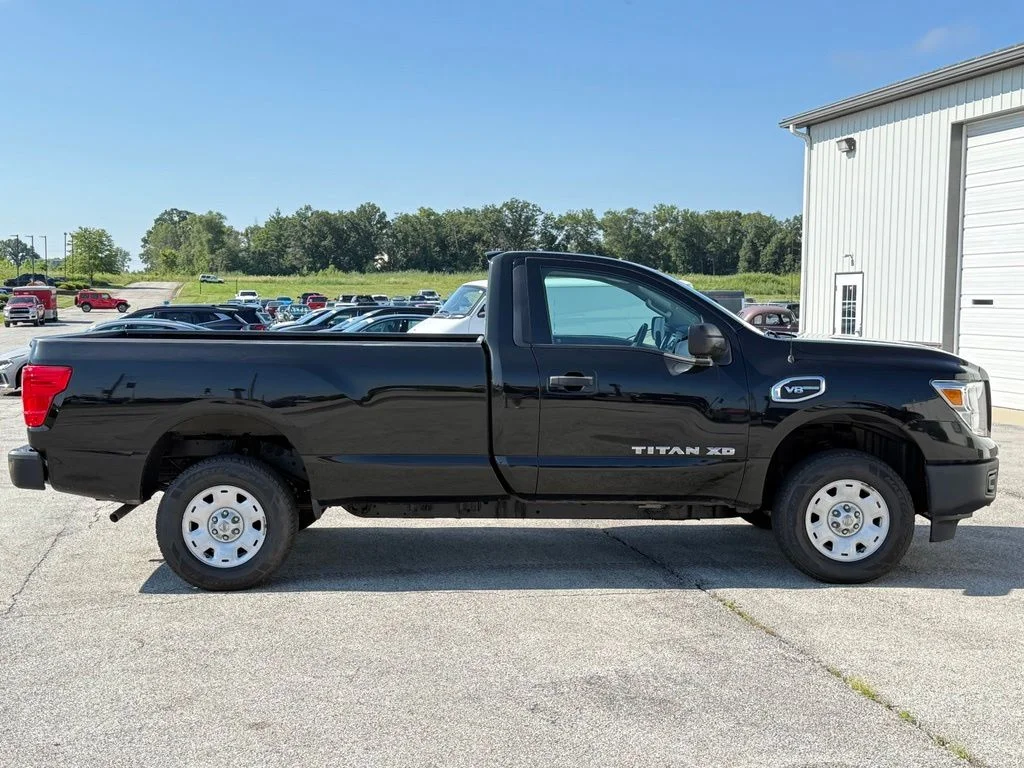 Used 2018 Black Nissan S image 9