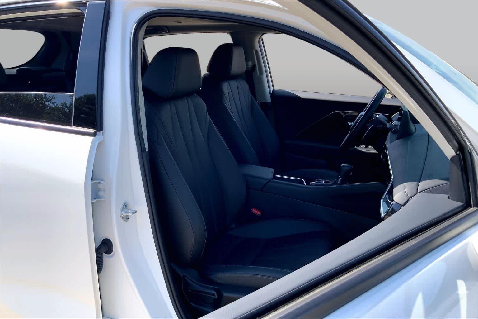 Used 2025 Platinum White Pearl Acura  image 9