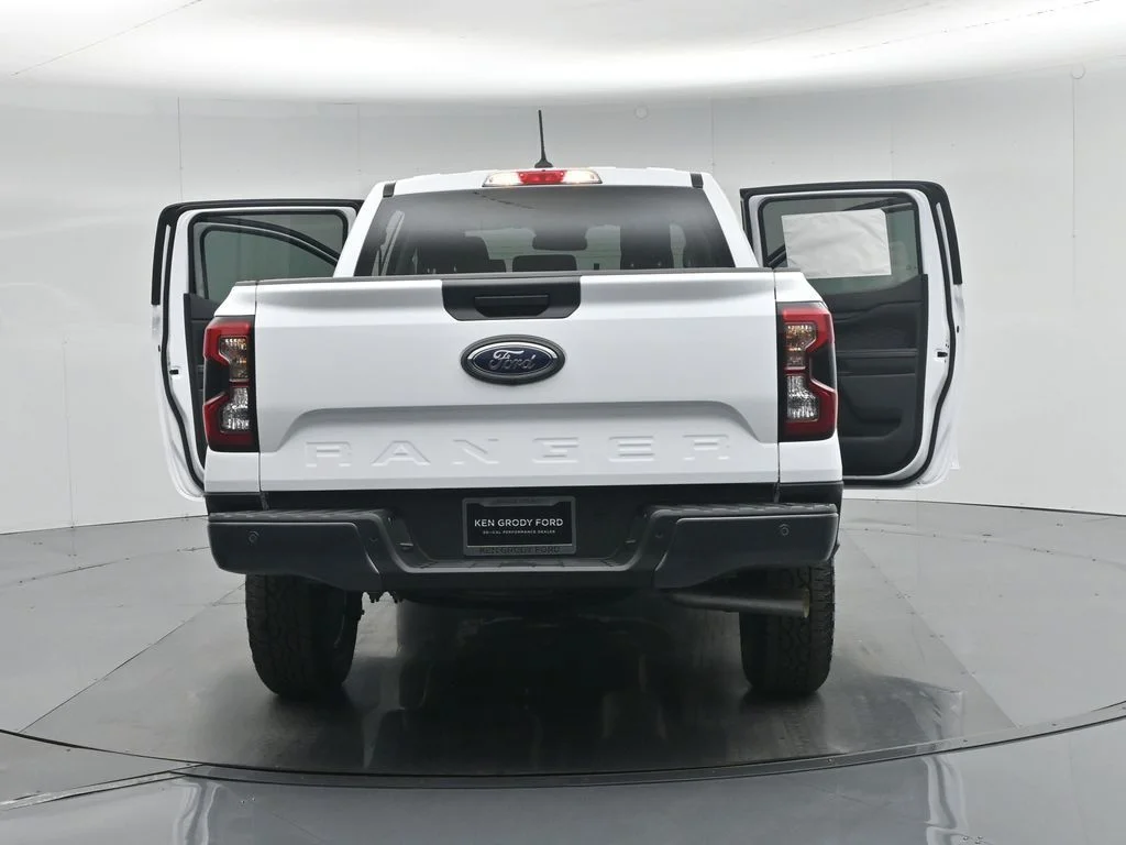 New 2026 Oxford White Ford XLT image 31