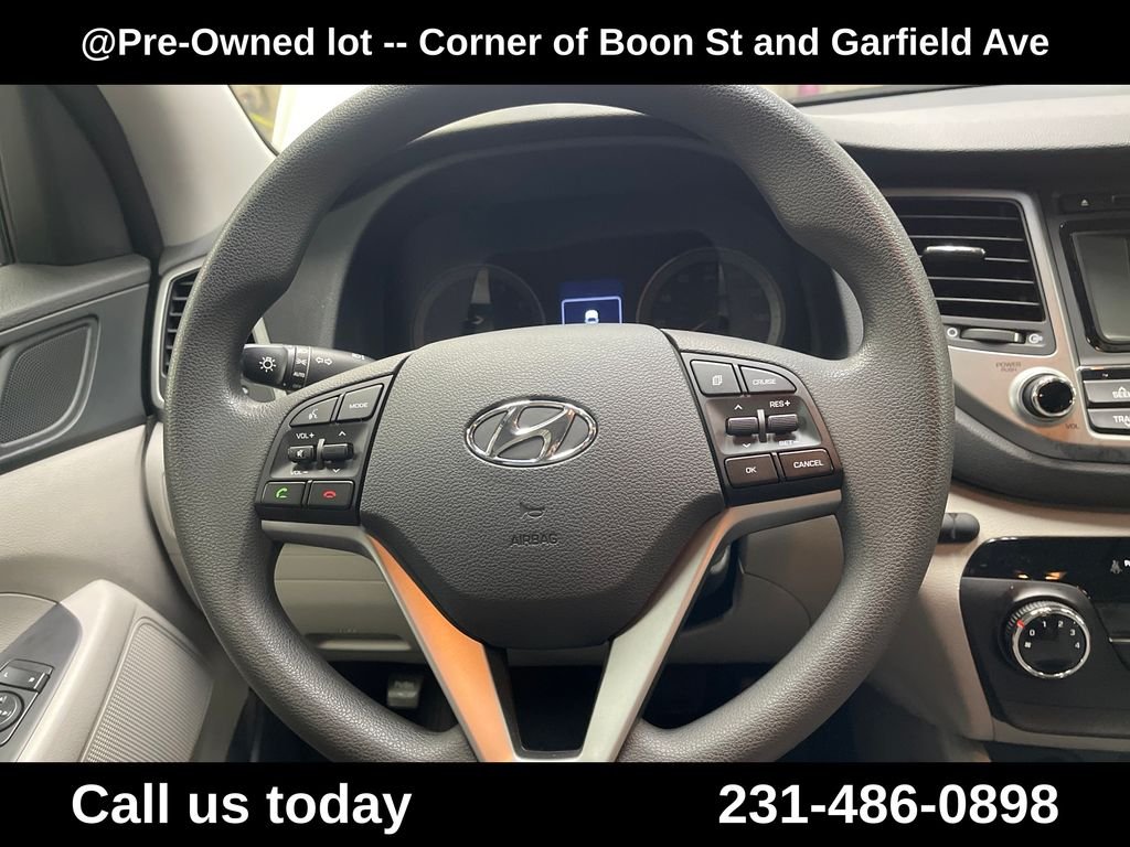 Used 2018 White Hyundai SE image 20